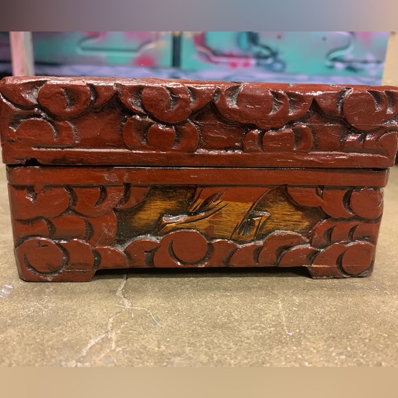 VINTAGE WOODEN, HAND CARVED LAQUER BOX - Picture 3 of 11